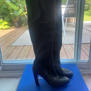 Stuart Weitzman Over-The-Knee boots. Size 7.5US. Color Black. Worn 1 time only.